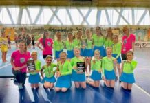 Tiszta Amerika, három ezüstérem a dunakeszi pomponlányoknak a magyar bajnokságon