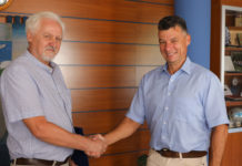 Gulyás Béla, a lakótelep nélkülözhetetlen szakembere kapott polgármesteri oklevelet