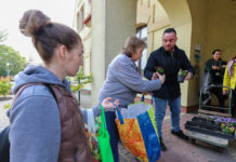 Ingyenes virágosztást tart az önkormányzat