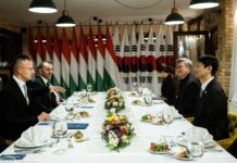 Szijjártó Péter külügyminiszter egy dunakeszi étteremben látta vendégül a koreai gazdasági minisztert