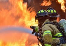 58-an haltak meg lakástűzben