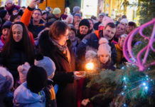 Meggyújtották az első gyertyát a városi adventi koszorún