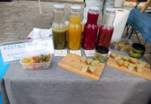 A lakótelepi kispiac egy ködös reggelen is népszerű