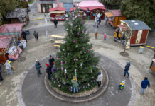 Örömtánc, közösségi fadíszítés és gyertyagyújtás – így telt a 3. adventi vasárnap