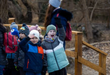 Medvére vadásztak az ovisok a Duna-parton