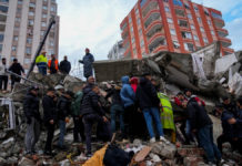 Törökországban háromezer fölé emelkedett a halálos áldozatok száma