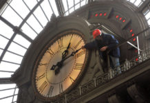 Álmosan vasárnap – ismét átállítottuk az órákat