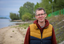 Ádám Tamás dunakeszi asztalosmester és a pápa székének története