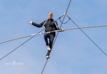 Frissítés! A Duna fölött kelt át a magyar artista