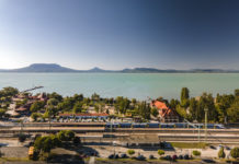 Vonatozna a Balatonhoz, de bosszantja a csatlakozás? Jelezze!