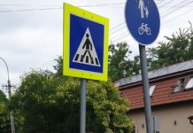 Hamar túllendültek a balesetezők a tábla megrongálásán