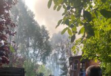 Tűz a Magyar utcában, az egész ház és a garázs is lángra kapott