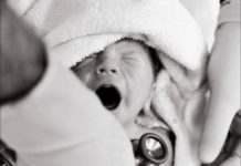 Dunakesziről indult szülni a kórházba egy kismama, de a baba másként döntött