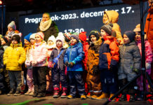 Csengő gyermekhangok kíséretében gyújtották meg az első adventi gyertyát Dunakeszin