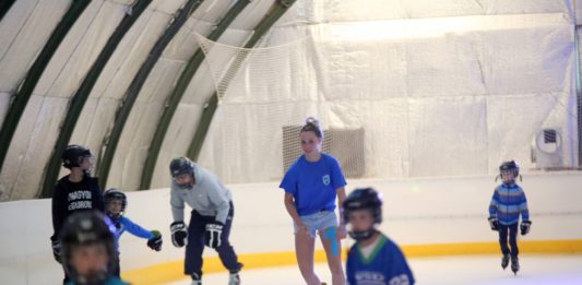 Gyakoroljon, mielőtt megnyílik a térség legnagyobb jégpályája