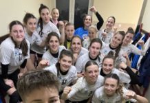 A VSD kézis lányai kérik a szurkolást Dunakeszitől