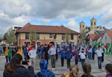 Egy különleges flashmobbal indult a hét Dunakeszin