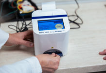 Újabb vérképelemző készüléket adott át az önkormányzat