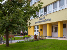 Bővítik a napelemes rendszert a Dunakeszi Szakorvosi Rendelőintézetnél