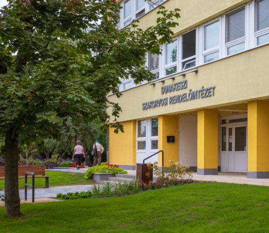 Bővítik a napelemes rendszert a Dunakeszi Szakorvosi Rendelőintézetnél
