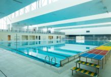 Több állást is meghirdettek a diáknegyed uszodájában