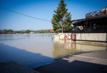Így néz ki a Duna-part a tetőzés alatt 70 centivel
