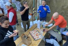 Különleges szendvicsek érkeztek a homokzsákoló önkénteseknek