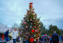 Sütiosztással nyitották meg az adventi vásárt Dunakeszin