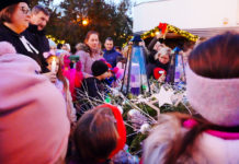 Csengő gyermekének kíséretében gyújtották meg az első adventi gyertyát Dunakeszin