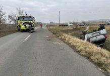 Gyermek is utazott a felborult autóban