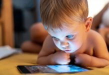 Képernyőfüggés? – Kerekasztal- beszélgetésre hívják a szülőket ebben az égető témában