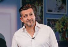 Csányi Sándor érkezik a hölgyekhez nőnapra