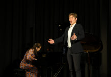 Megható koncerttel mutatták meg a dunakeszi művészek az összefogás erejét