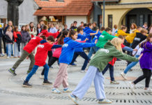 Egy különleges flashmobbal készültek a dunakeszi diákok