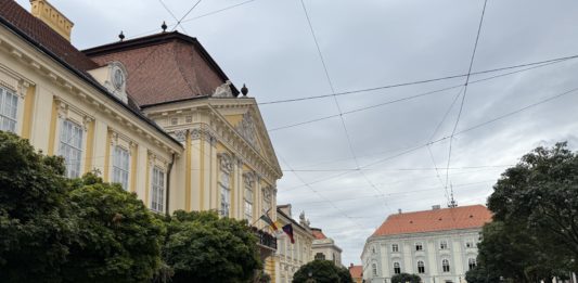 Mediterrán hangulat a magyar királyok városában