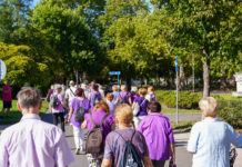 Közös sétával és tánccal hívták fel a figyelmet az Alzheimer-kórra