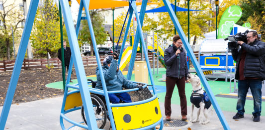 Éppen, hogy átadták a játszóteret, máris megrongálták – Kamerafelvétel van róla