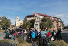 Zokni nyomába eredtek a családok Dunakeszi belvárosában