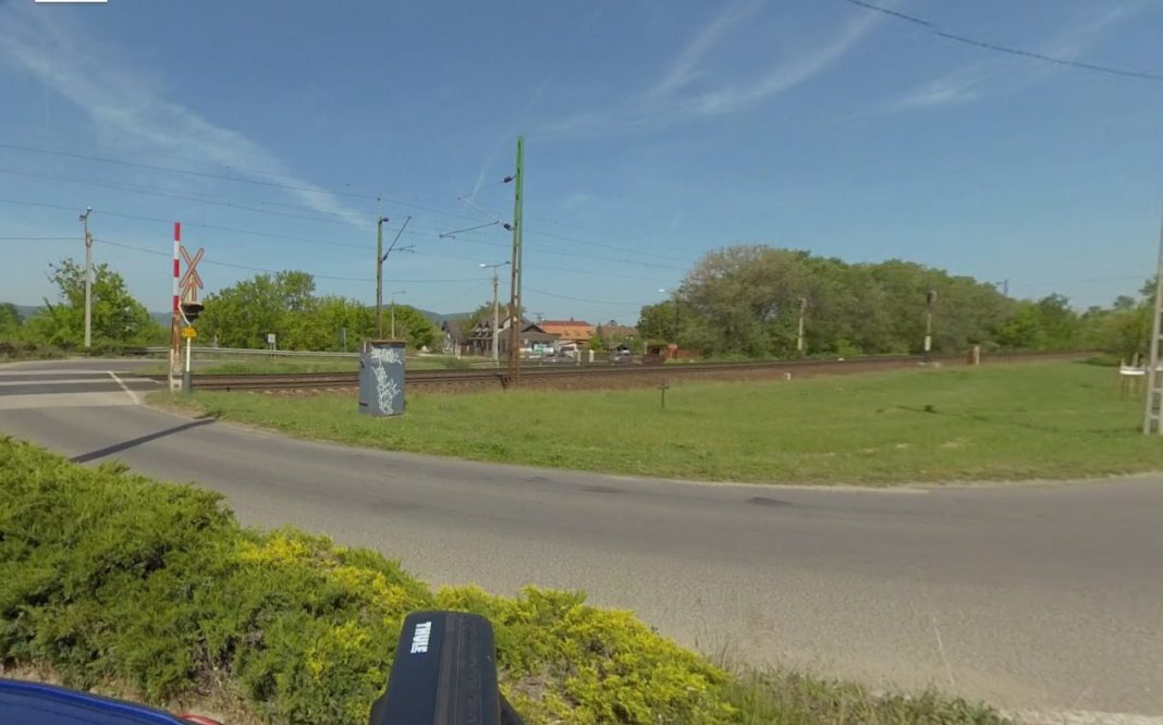 vasúti átjáró_göd