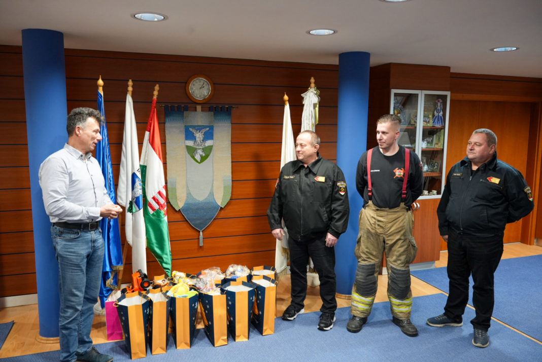 20251124-Ajandekatadas-08