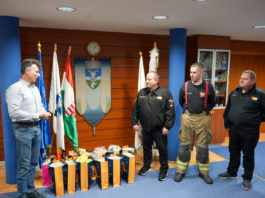 Önkéntes tűzoltók hozzák el a Mikulást a gyerekeknek – Dunakeszi is csatlakozott a jótékonysági akcióhoz