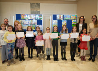 „Mindannyian egyformák vagyunk, csak egy kicsit másképp” – különleges rajzpályázat díjátadóját tartották Dunakeszin