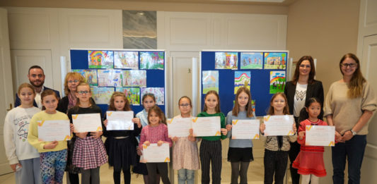 “Mindannyian egyformák vagyunk, csak egy kicsit másképp” – Különleges rajzpályázat díjátadóját tartották Dunakeszin