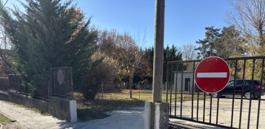 Elkészült a parkoló felújítása a Posta utcai iskolánál