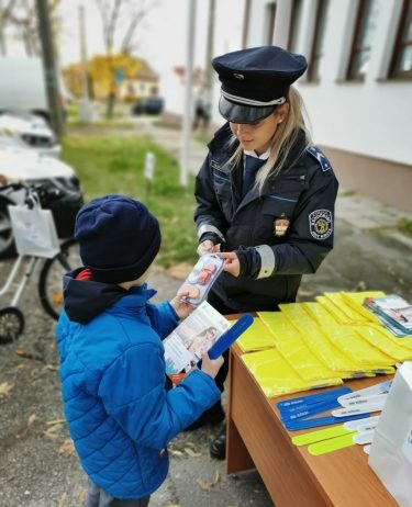 Light Friday – Nem elég látni, láthatónak is kel lenni