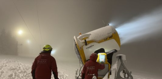 Elindultak a vadonatúj hóágyúk, készülnek a sípályák a Mátraszentistváni Síparkban