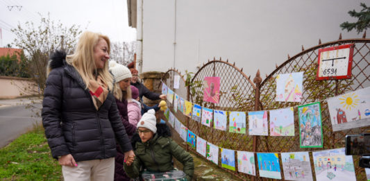 Rajzokon üzentek a gyerekek: “Mindannyian egyformák vagyunk, csak kicsit másképp” Dunakeszin