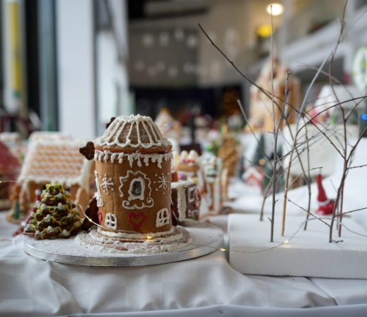 Elképesztően látványos mézeskalács falu épült fel a Szent István iskolában