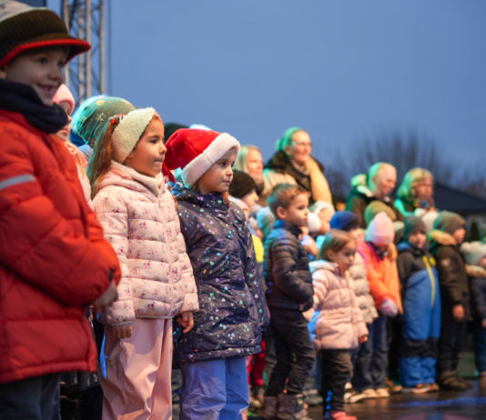 Advent második vasárnapját ünnepelték a Katonadombon az Aranyalma Tagóvoda műsorával és gyertyagyújtással
