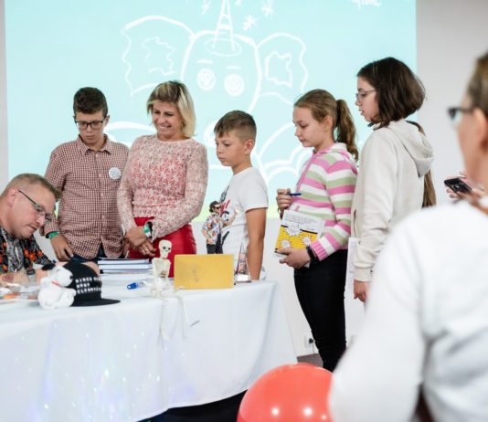 Vámos Robi a dunakeszi Auchan áruházban dedikál, ne hagyja ki!